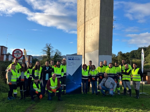 Voluntarios antes de empezar la jornada de limpieza del río Magdalena 